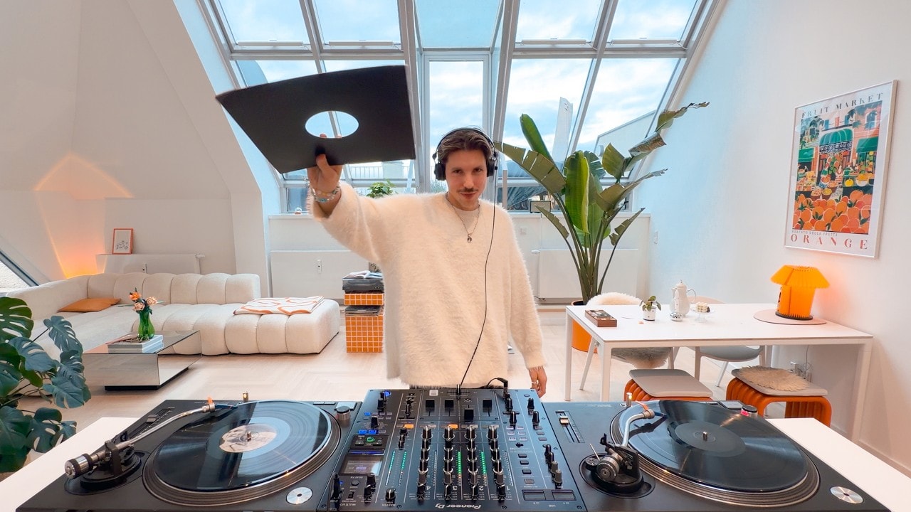 vinyl house mix from the living room